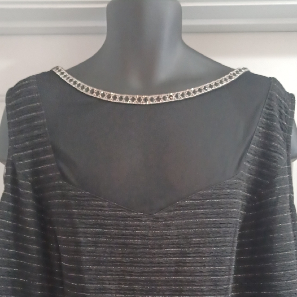 Chic Black Sleeveless Dress with Chain Detail, 24W - Picture 5 of 10